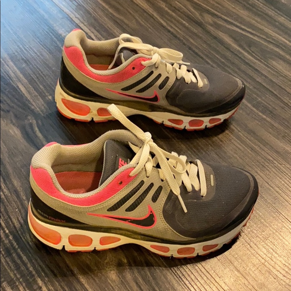 Nike Air Max Tennis Shoes